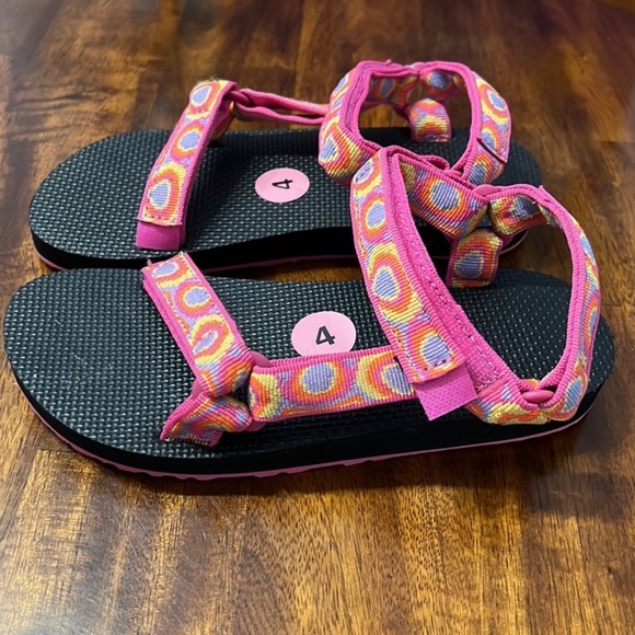 TEVA size 4 (big kids) NEW - Picture 2 of 3